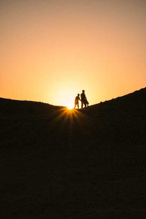 Immagine gratuita di alba, amanti della natura, coppia