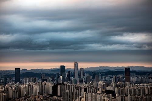 Foto d'estoc gratuïta de arquitectura, capvespre, centre de la ciutat