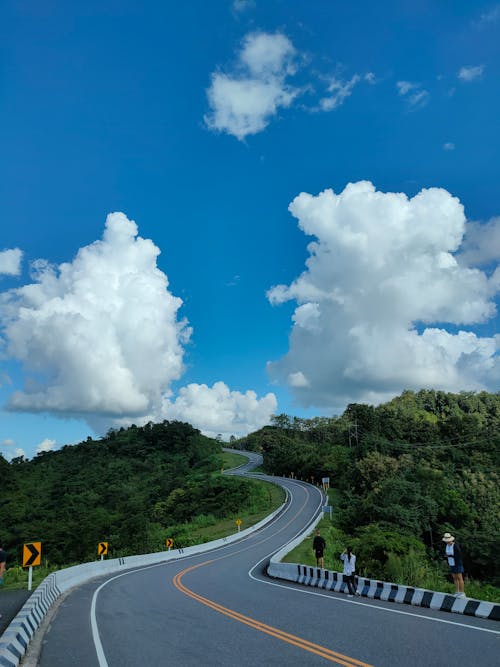 Free Countryside Road Going Uphill Stock Photo
