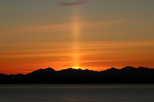 Immagine gratuita di cielo drammatico, crepuscolo, montagne