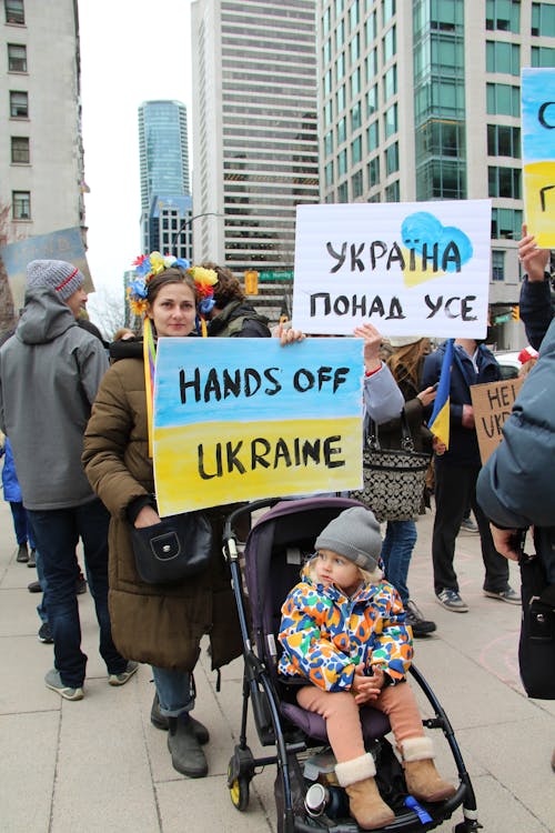 Free A Mother and her Child at a Peaceful Protest against the War in Ukraine Stock Photo