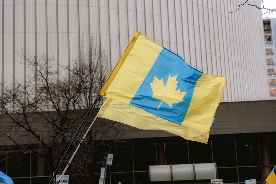 Russian Strikes Kill Rescuers in Kharkiv, Set Fire to Historic Kyiv Landmark
