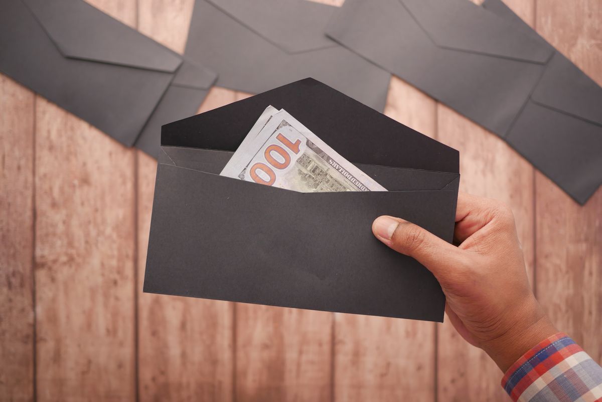 Why Is My Bonus Taxed So Much? The Flat vs. Aggregate Withholding Trap