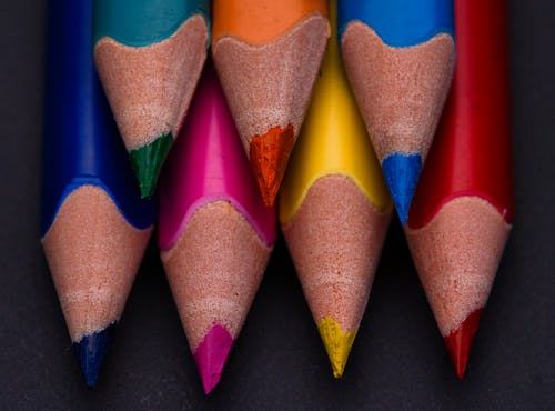 Gratis lagerfoto af adskilt, blyanter, farve