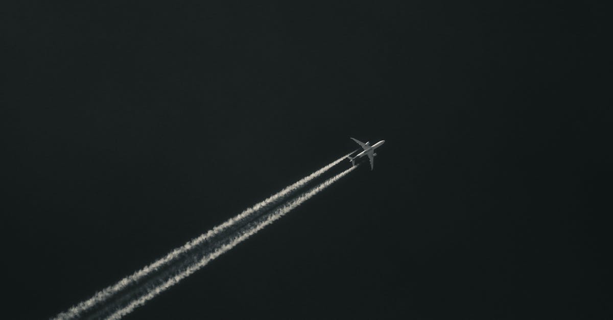 伊朗飛彈襲擊波灣多國 杜拜國際機場與帆船飯店遭受重創