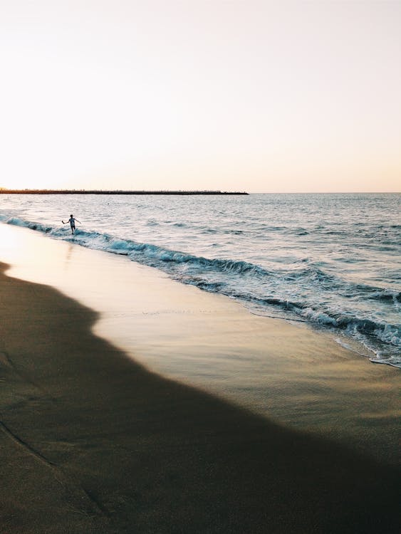 Fotografía De Paisaje De La Orilla Del Mar · Foto de stock gratuita Fotografía De Paisaje De La Orilla Del Mar · Foto De Stock Gratuita