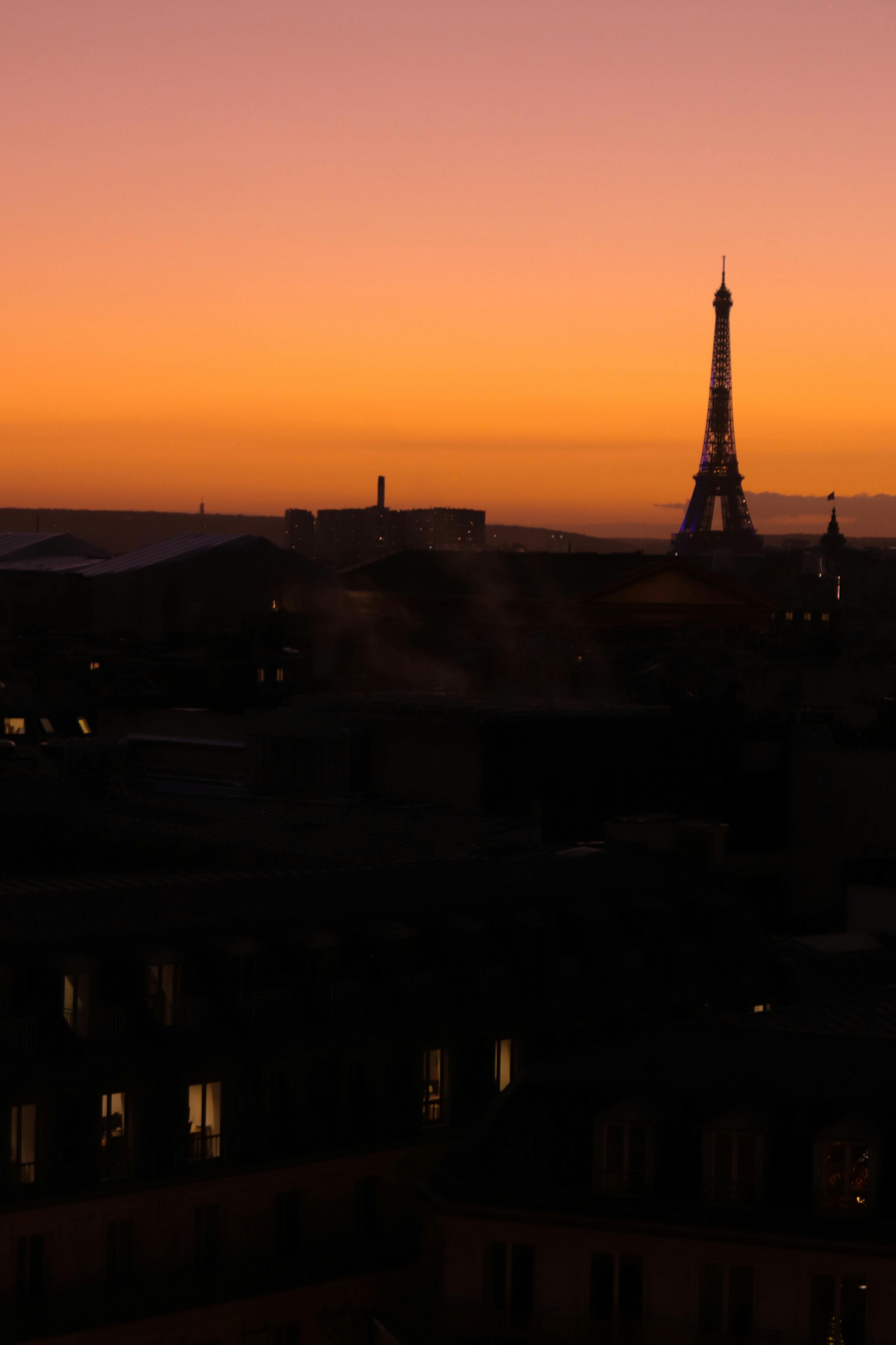 eiffel tower sunset silhouette