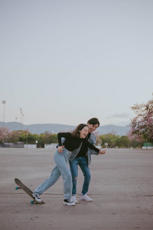 Foto profissional grátis de afetuoso, amantes, brincalhão