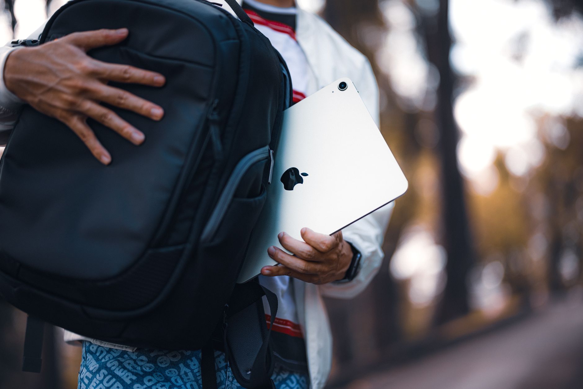 thule subterra backpack tech compartments