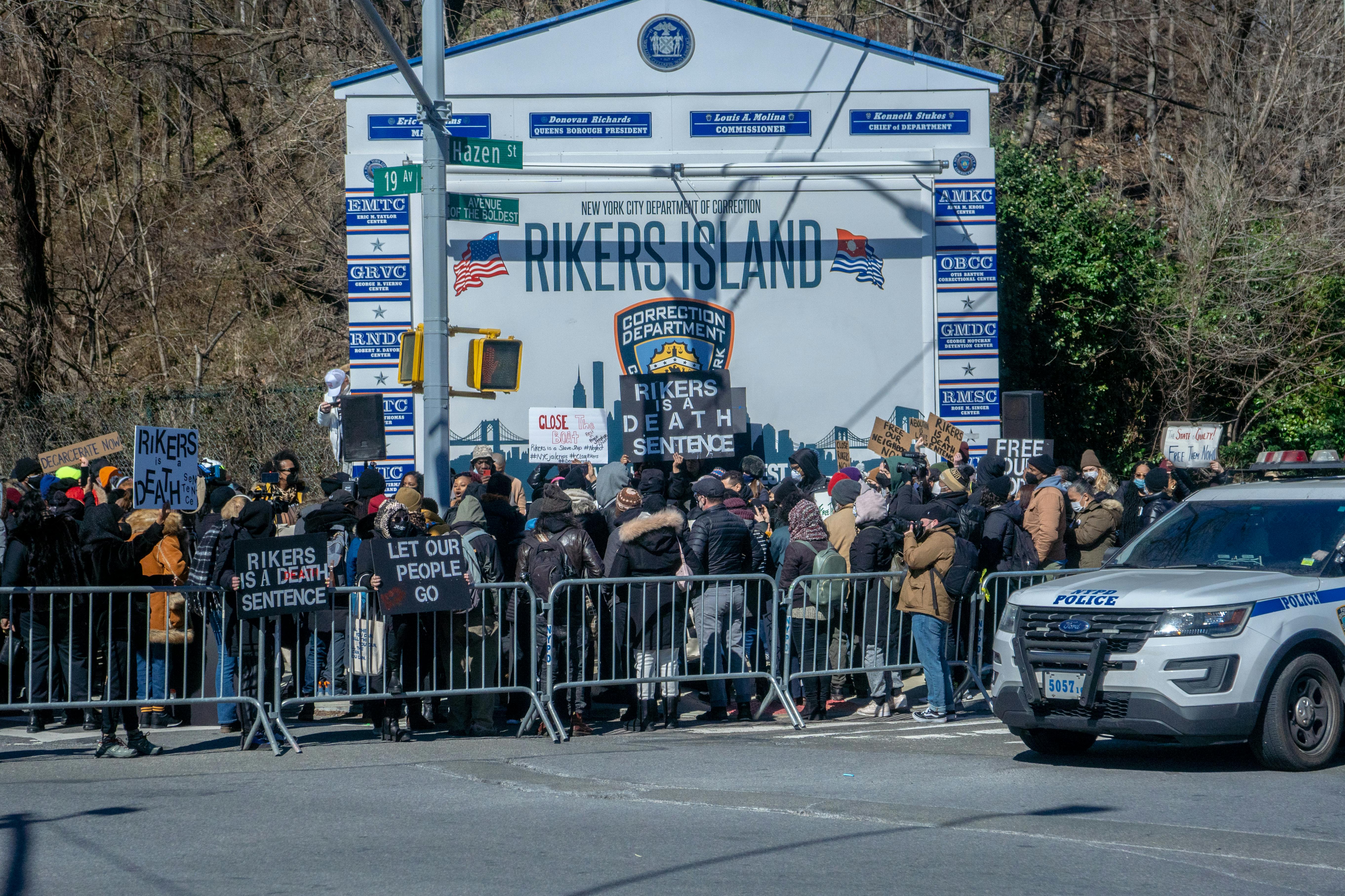 自由廣場漫畫 飾演政治犯的幽默解讀