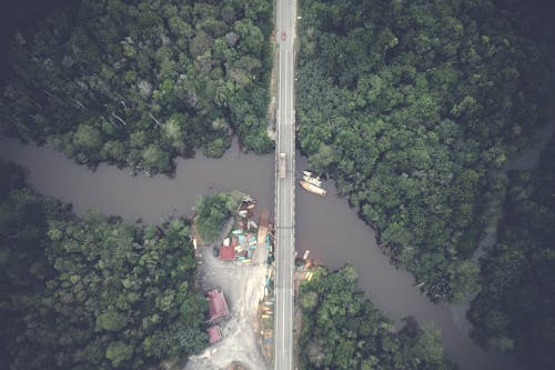 Photographie De Vue Aérienne Du Pont En Béton Gris