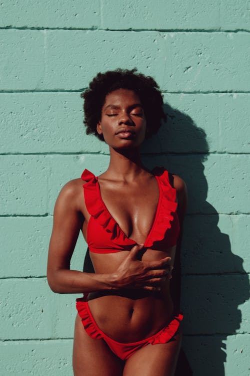 Ingyenes stockfotó afro-amerikai nő, becsukott szemek, bikini témában