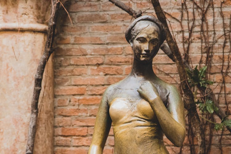 Statue Of Juliet In Verona, Italy