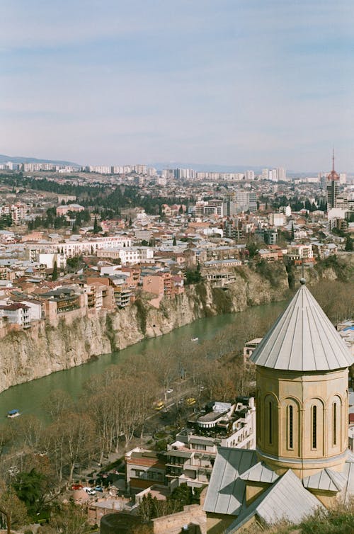 Foto profissional grátis de catedral da santíssima trindade, cidade, cidades