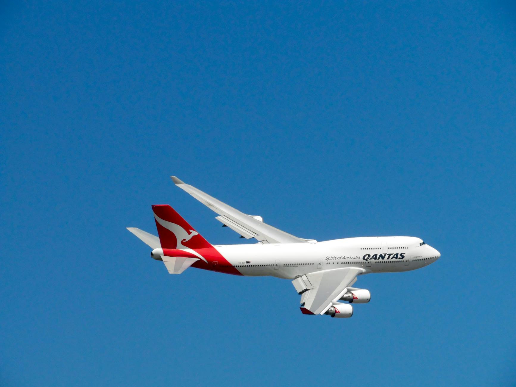 Qantas Airlines Plane on Air · Free Stock Photo