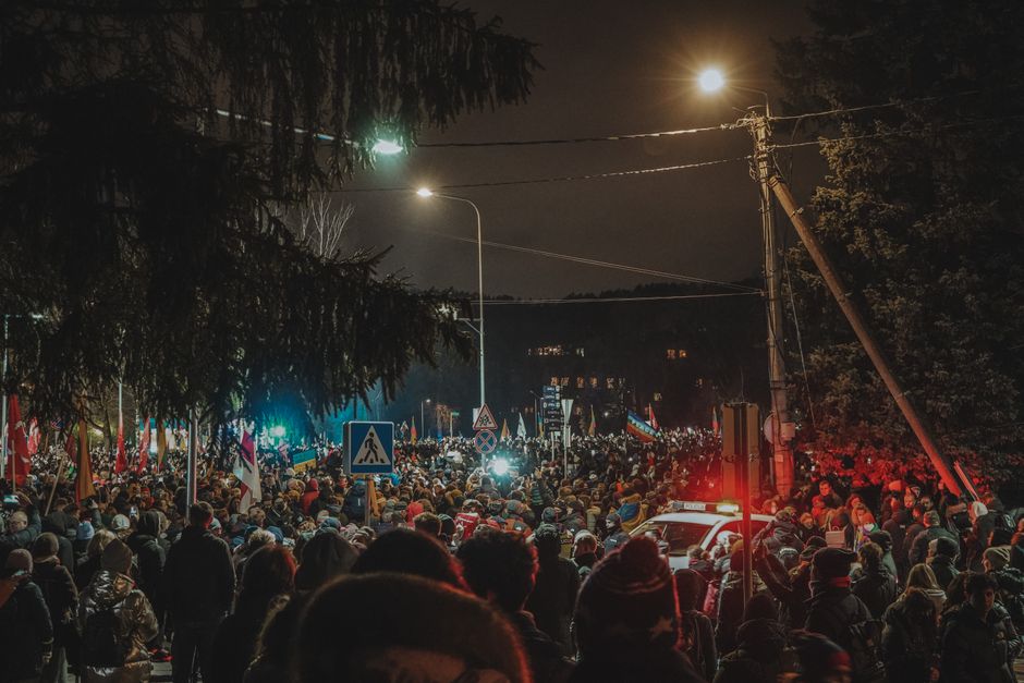 Protesti proti Trumpu zajeli Ameriko: milijoni na ulicah