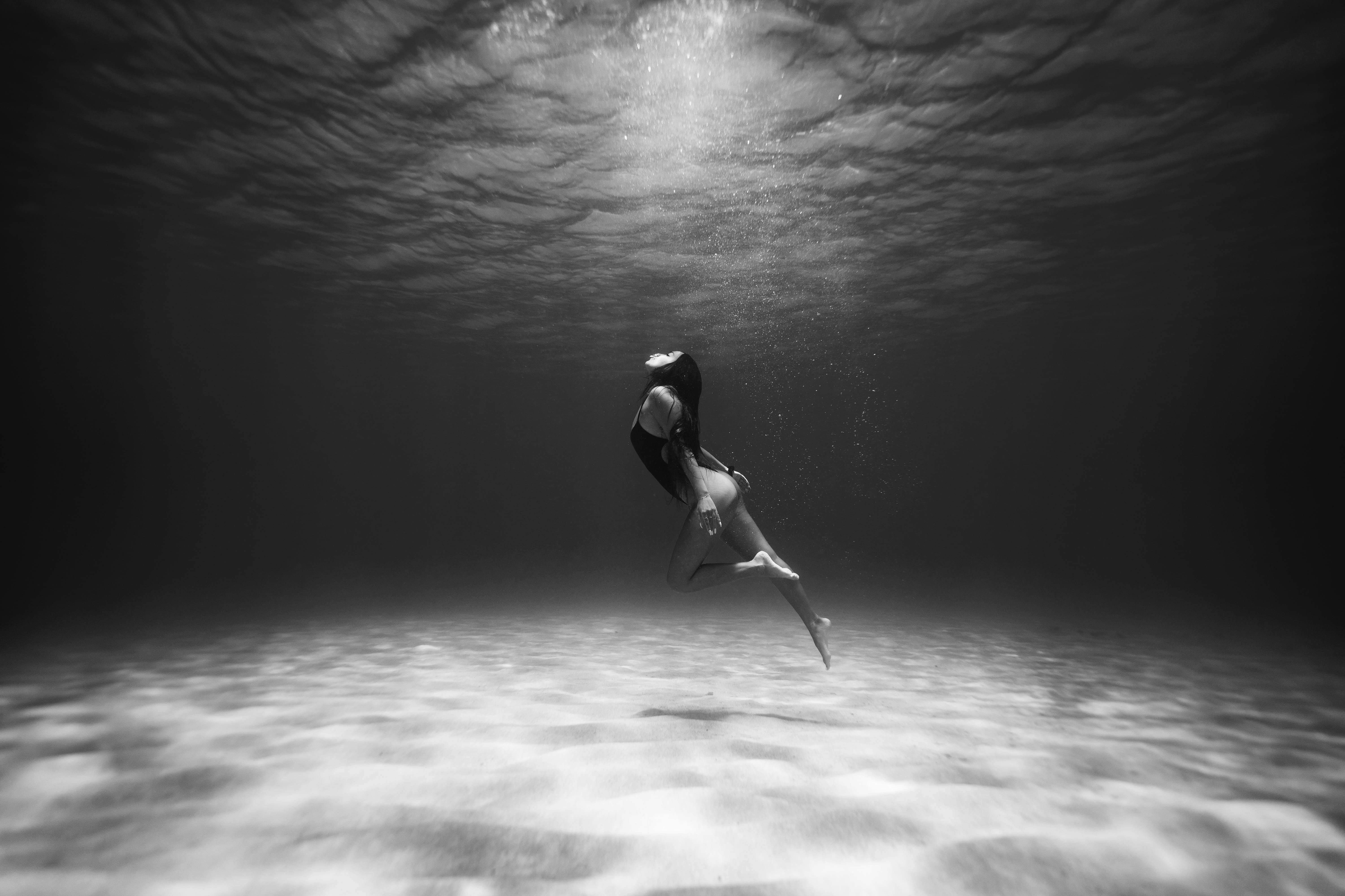 swim black and white