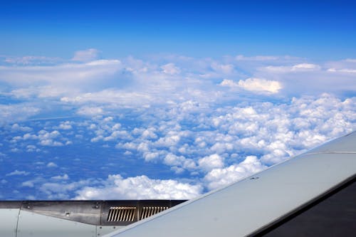 Fotos de stock gratuitas de ala de avión, cielo azul, horizonte