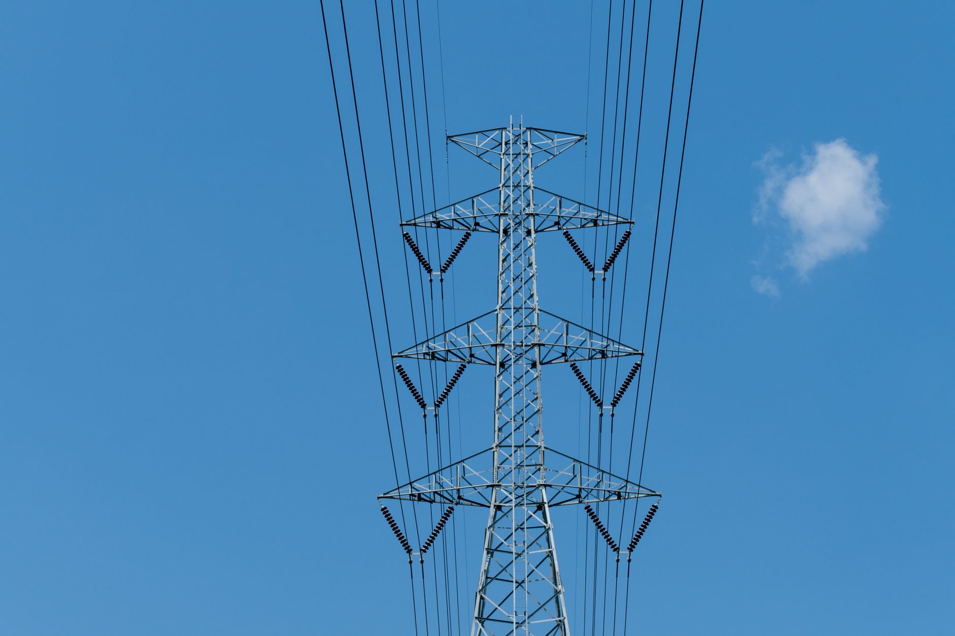DOE Releases $1.9B Grid Transmission Funding; May 20 Deadline Looms