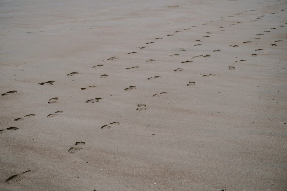 Liscannor Beach - Plage de sable noir et randonnée côtière