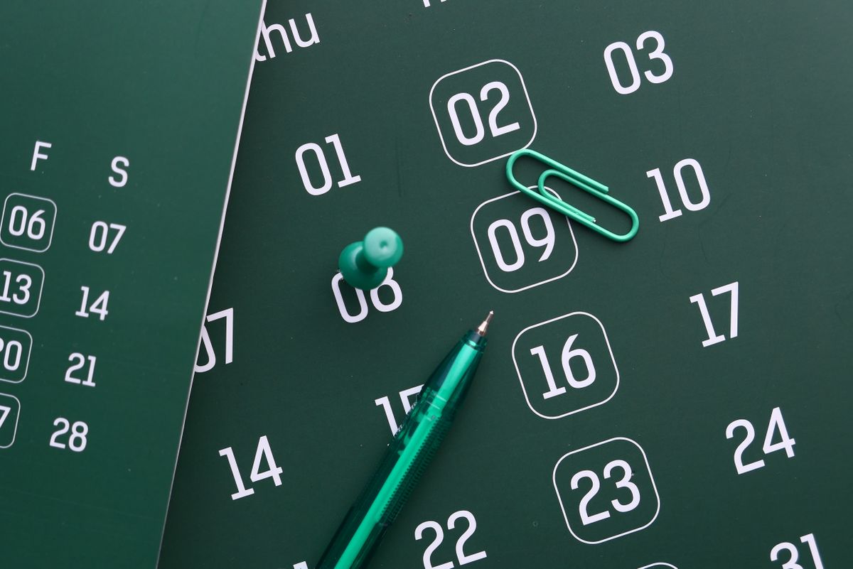 The first 90 days of stabilisation Green calendar with a pen and push pin