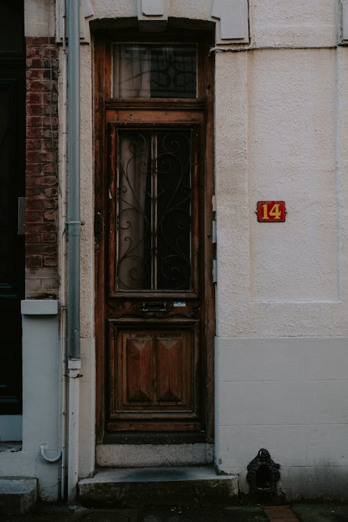 Základová fotografie zdarma na téma dřevěné dveře, vchod, vertikální záběr