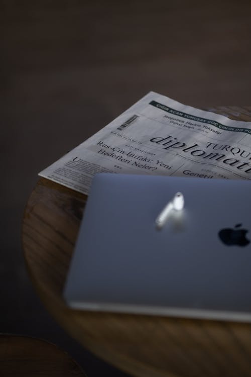 Безкоштовне стокове фото на тему «apple mac, бездротовий, вертикальні постріл»