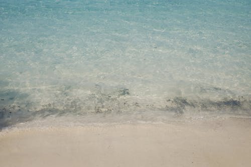 ada, berrak su, dalgalar içeren Ücretsiz stok fotoğraf