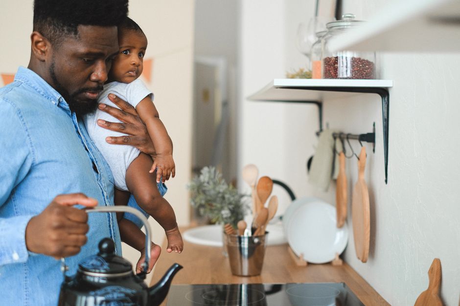 The Benefits of Babywearing for Fathers Do dads wear baby carriers The Benefits of Babywearing for Fathers