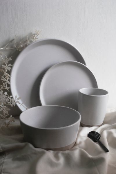 Minimalist ceramic plates and bowls — photo by DRAKE NICOLLS on Pexels