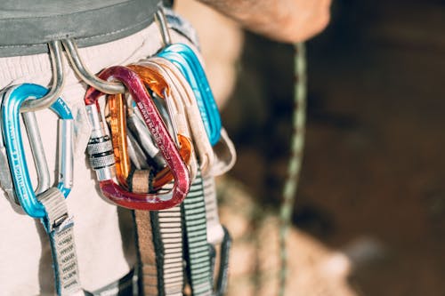 Foto profissional grátis de alpinista, ao ar livre, aparelhos