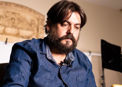 Free Pensive bearded man indoors, wearing a denim shirt, captured in a close-up shot. Stock Photo