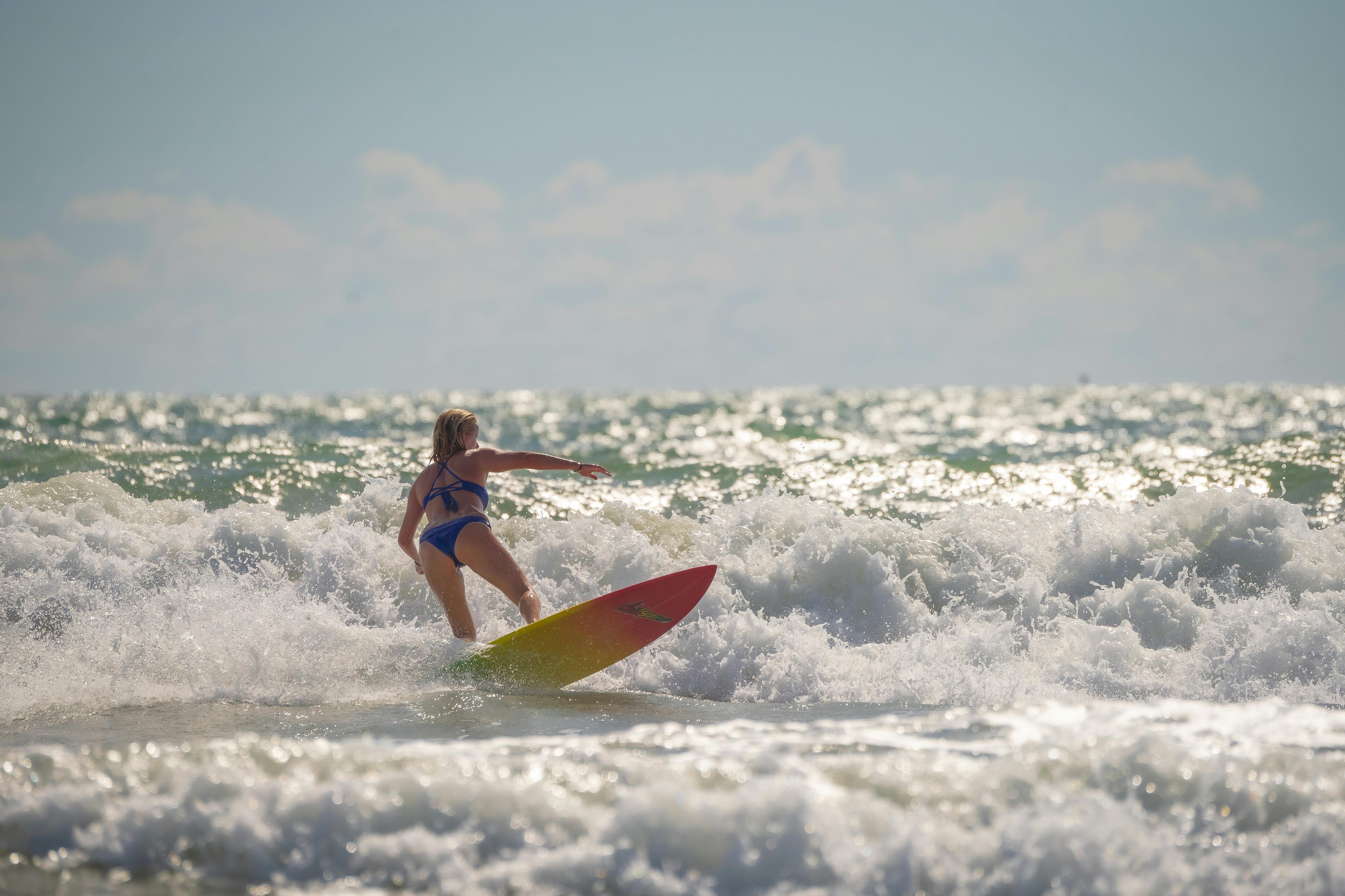 María Fernanda Reyes conquista oro en surf en Juegos Panamericanos