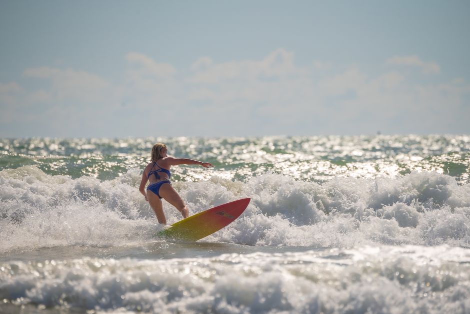 María Fernanda Reyes conquista oro en surf en Juegos Panamericanos