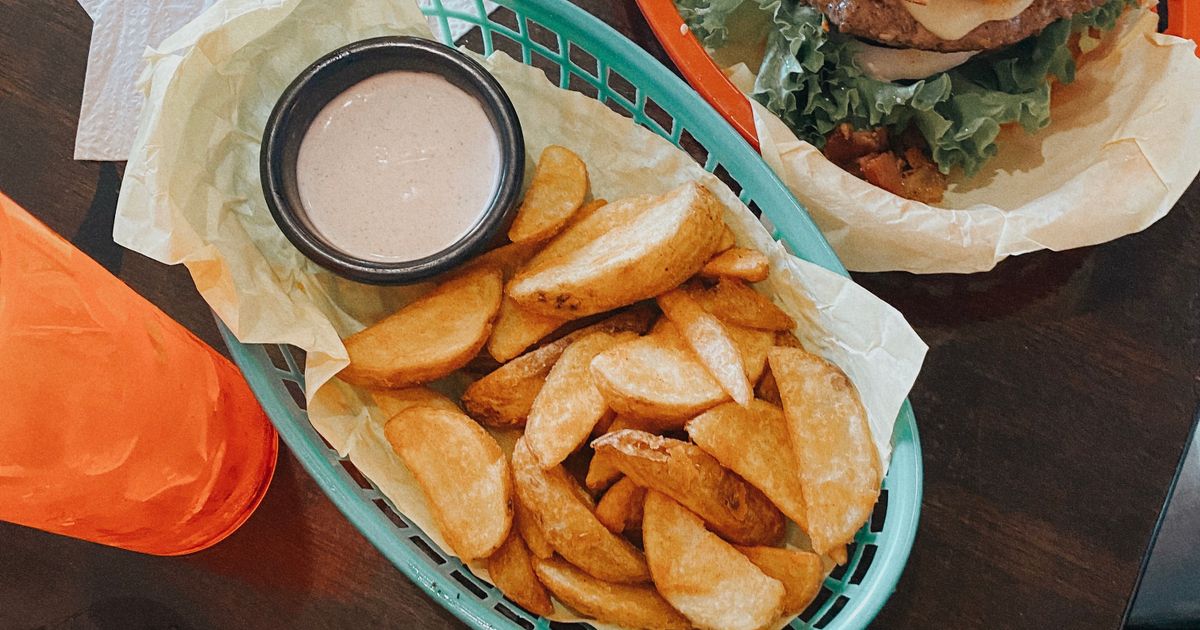 A restaurant meal served in baskets with a soft drink.