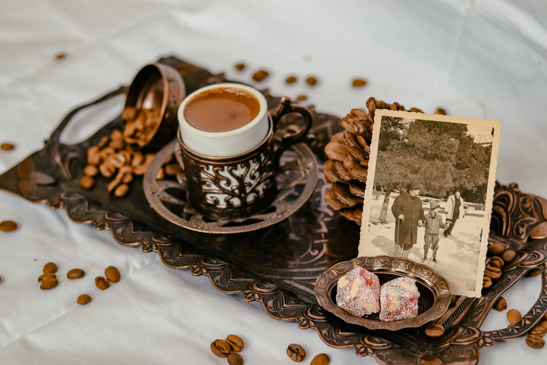 Building a Welcoming Ramadan Coffee Table: A Host's Guide
