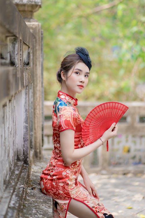Безкоштовне стокове фото на тему «cheongsam, азіатська жінка, вертикальні постріл»
