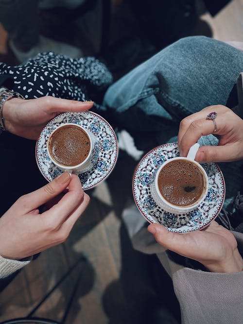 Foto d'estoc gratuïta de assegut, beguda, cafè