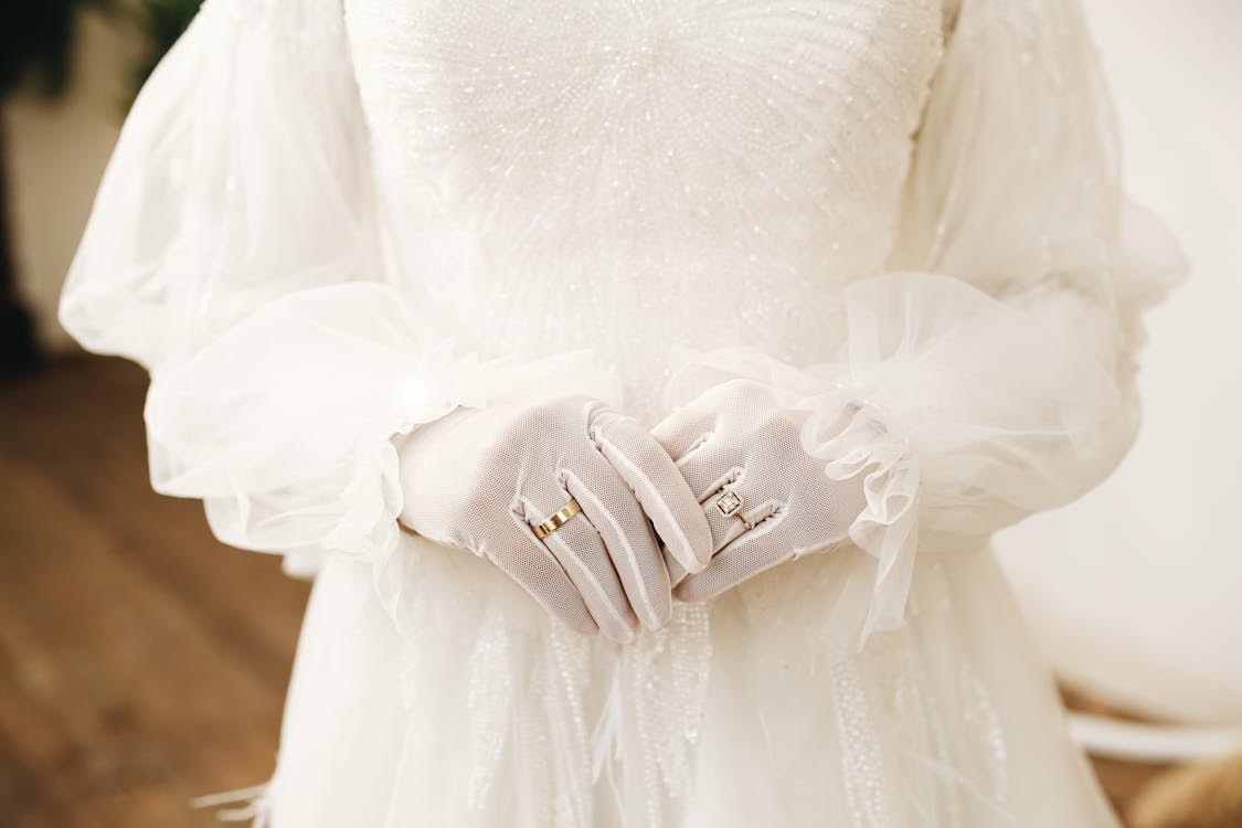 Základová fotografie zdarma na téma bílé rukavice, diamantový prsten, nevěsta