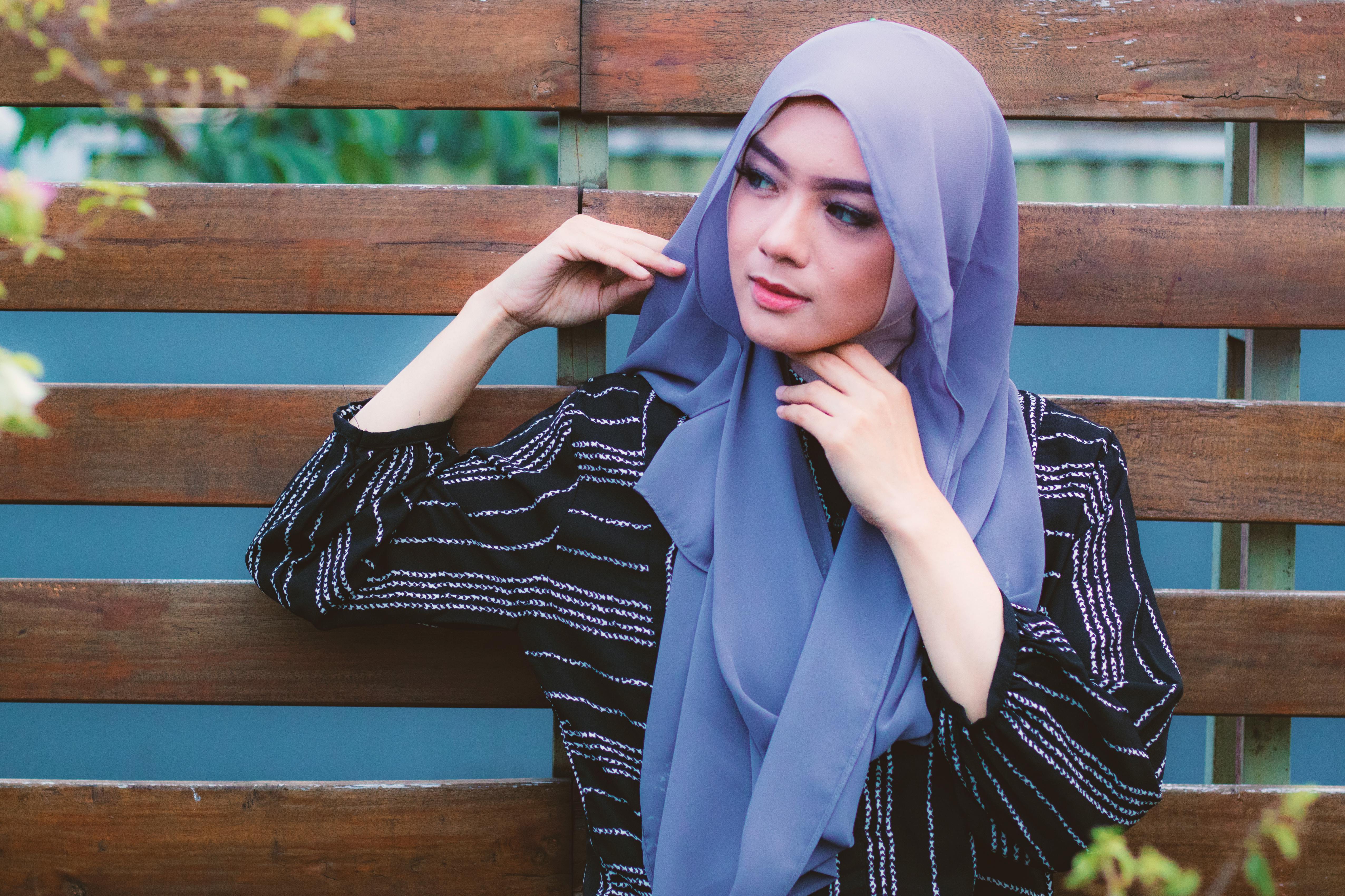 Model Jilbab Segi Empat Anti Ribet Untuk Pesta Tak Butuh Banyak