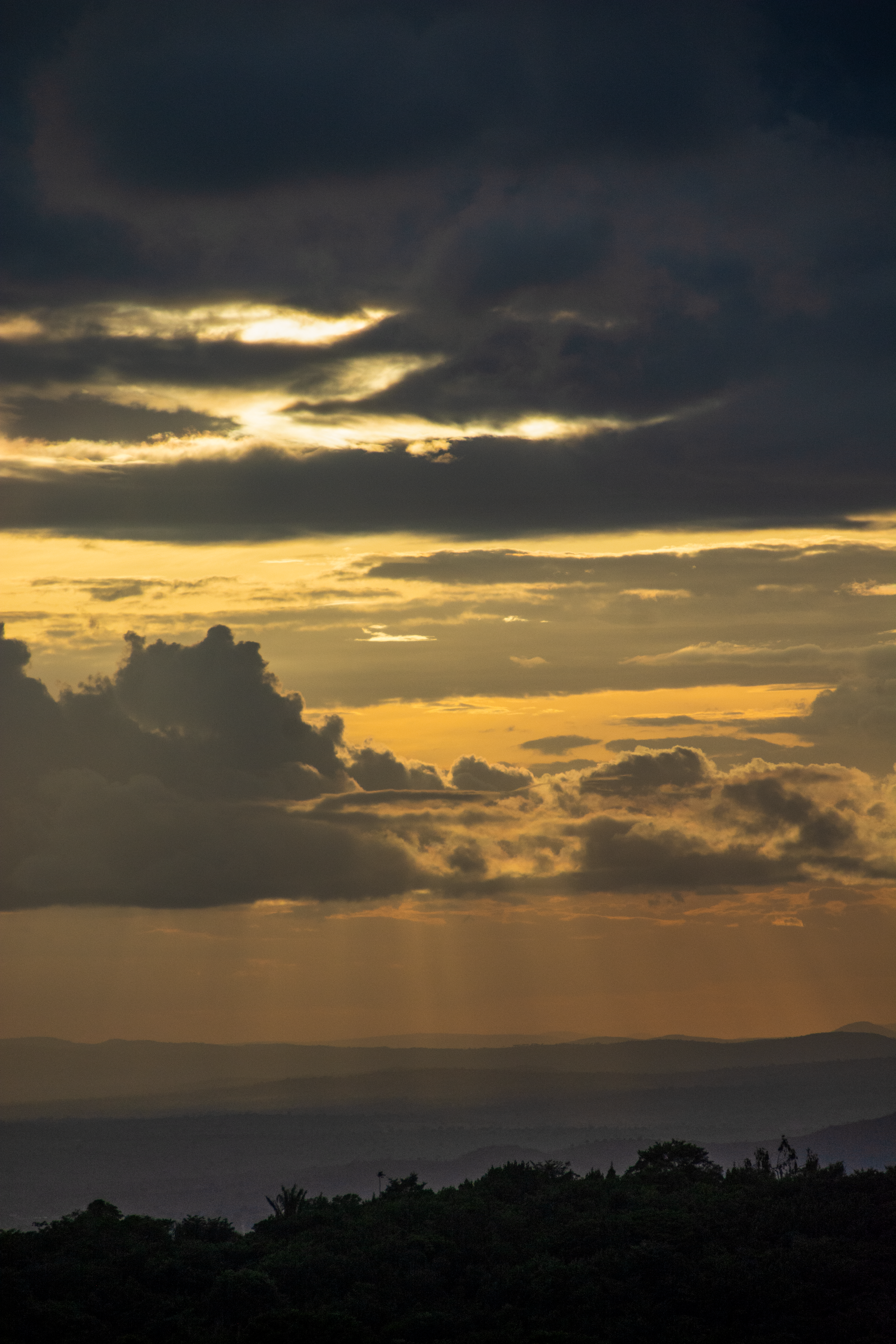 Dramatic Sunset with Sun Rays Behind Clouds · Free Stock Photo