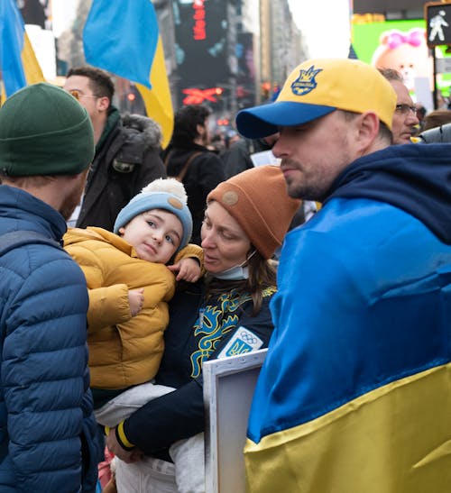 Foto d'estoc gratuïta de bandera ucraïnesa, dempeus, gent
