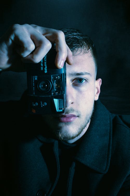 Free Close-up of a Man Using a Film Camera Stock Photo