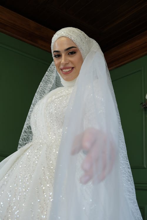 Free A Pretty Woman in White Wedding Dress Smiling Stock Photo