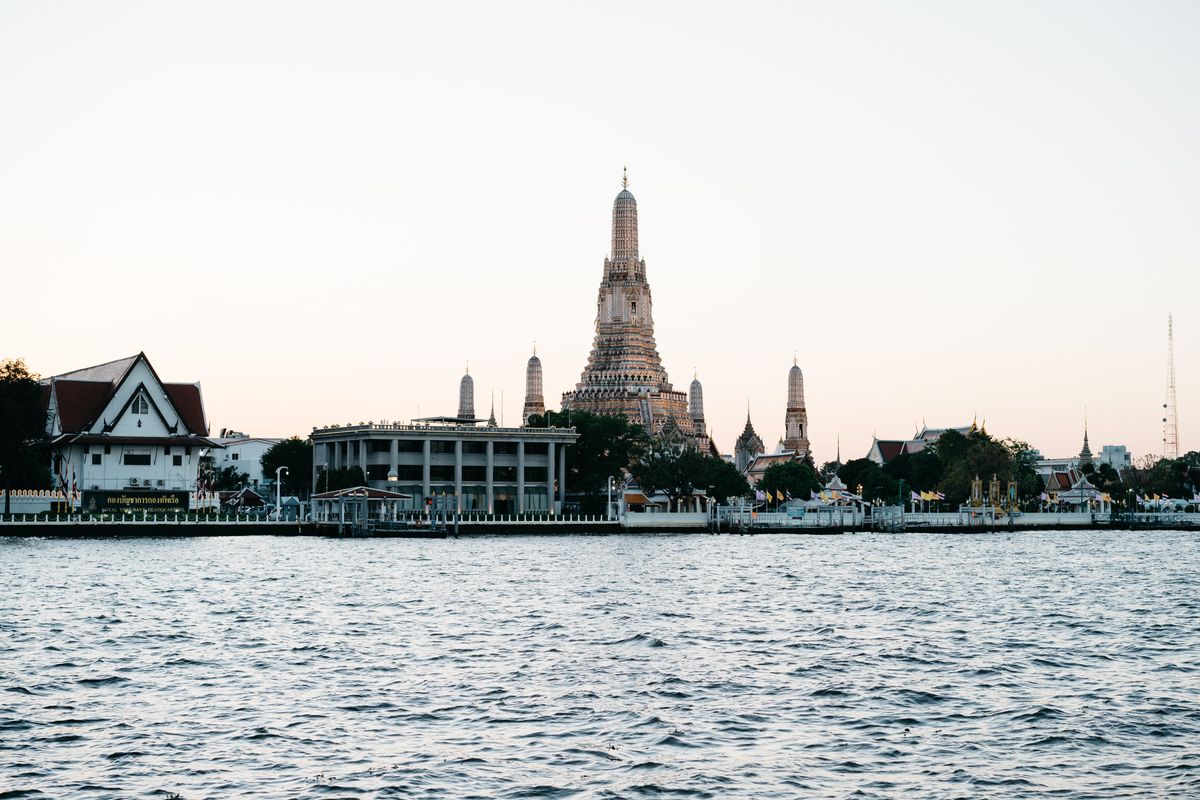 Wat Arun Temple of Dawn by the Chao Phraya river at dusk, Bangkok — The Mystic Tours