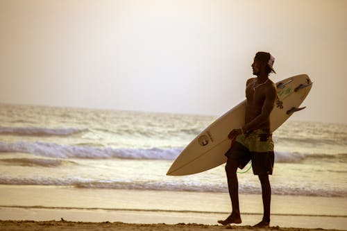 Fotos de stock gratuitas de chico surfero, hacer surf, las olas del mar