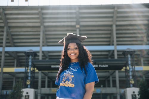 Kostnadsfria Kostnadsfri bild av afrikansk amerikan kvinna, afroamerikan, akademisk examen Stock foto