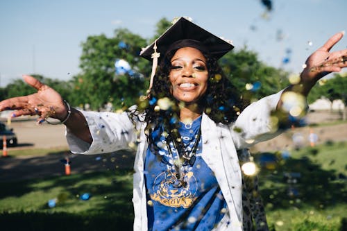 Gratis lagerfoto af afroamerikansk kvinde, dimission, dimittere