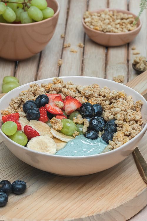 Free Delicious breakfast bowl with granola, fresh fruits, and yogurt, perfect for a healthy start. Stock Photo