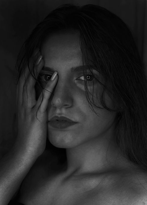Free Artistic monochrome close-up portrait of a woman with an expressive gaze. Stock Photo